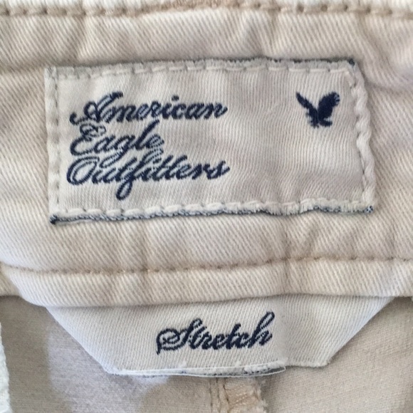 American Eagle: Khaki Shorts - Picture 6 of 8